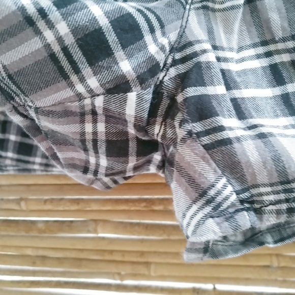 Volcom 7 Black Tan Plaid Shorts - Picture 7 of 8